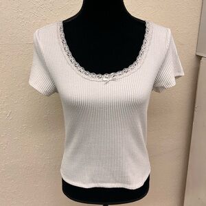 Pink rose large white ribbed short sleeve shirt with lace neckline trim